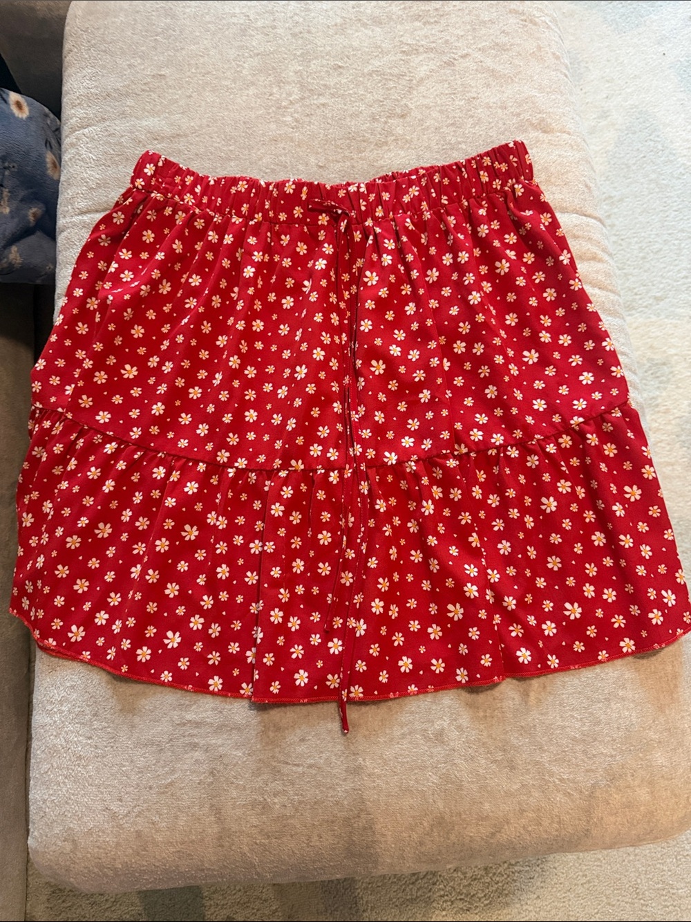 SHEIN Red Daisy Tie-Waist Tiered Mini Skirt